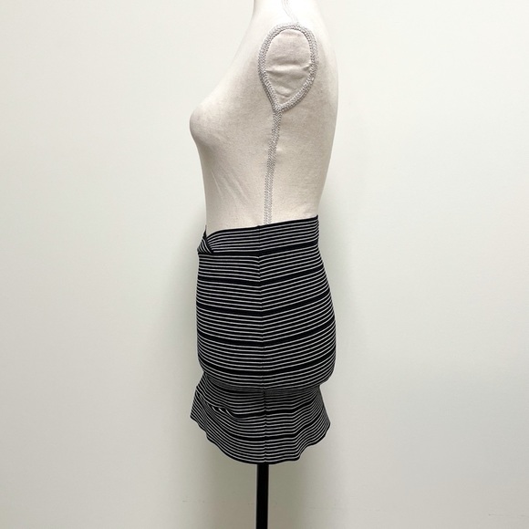BCBGMAXAZRIA Black White Striped Bodycon Tulip Skirt Mini EUC - Picture 4 of 7